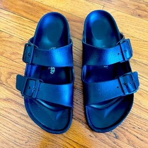 BIRKENSTOCKS SZ 7.5 - 38 BLACK
